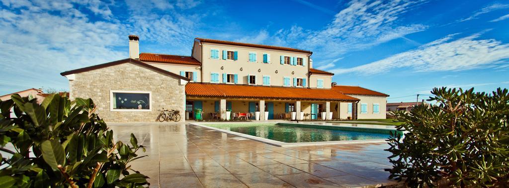 Velanera Hotel & Restaurant Šišan Buitenkant foto
