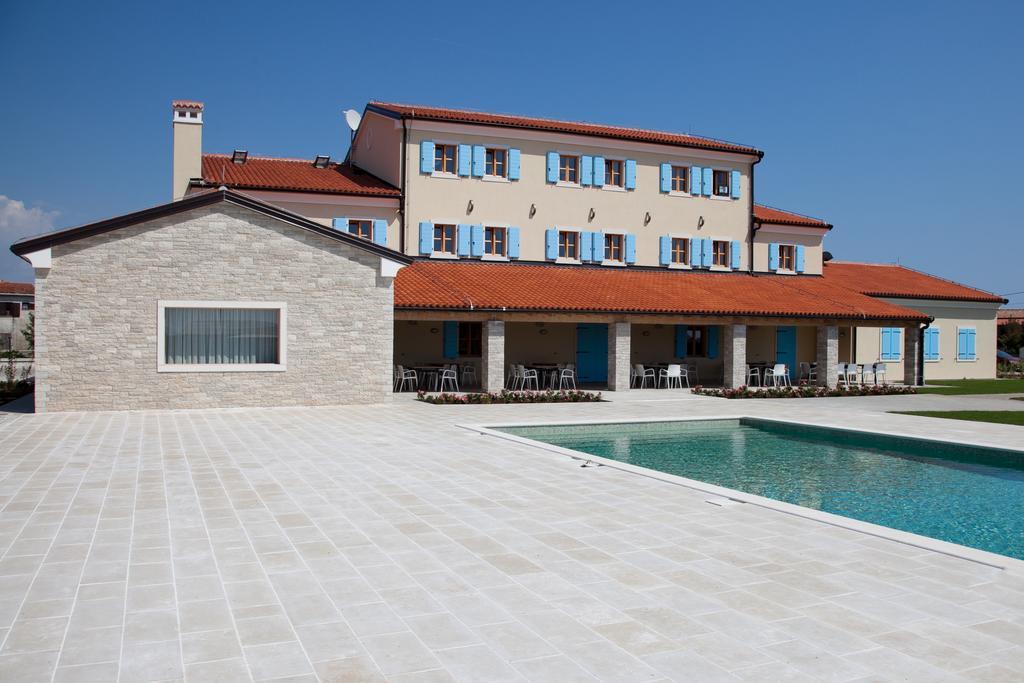 Velanera Hotel & Restaurant Šišan Buitenkant foto